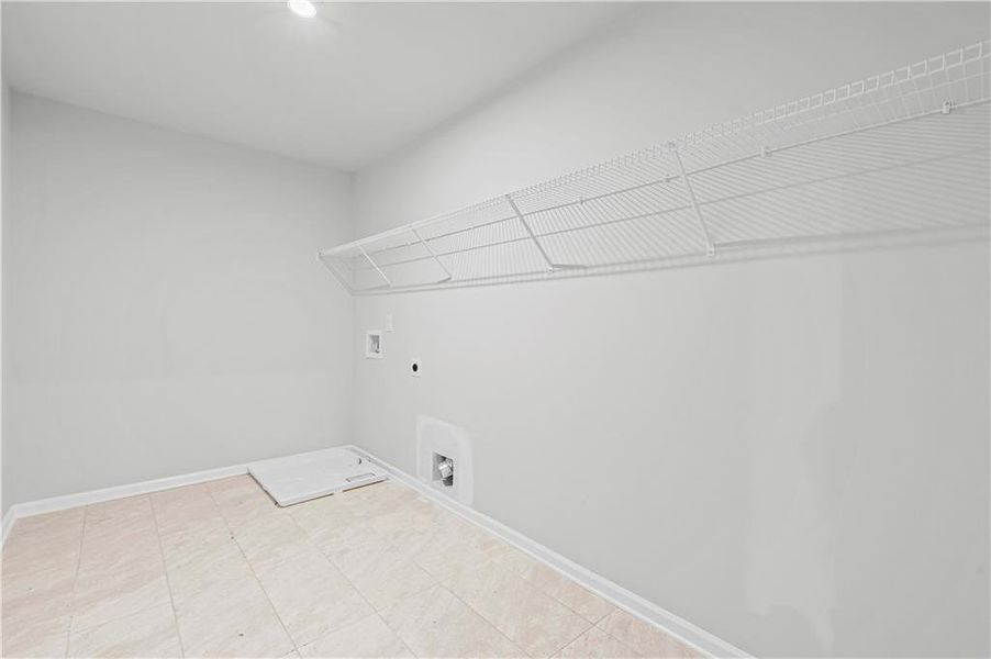 Spacious, unfurnished interior of a new home in Briar Creek, Atlanta (Image 18). Spacious, unfurnished interior of a new home in Briar Creek, Atlanta (Image 18).