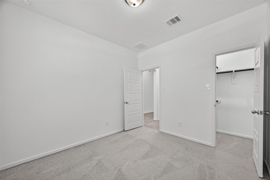 Spacious, unfurnished interior of a new home in Rollingbrook Estates, Baytown (Image 29).