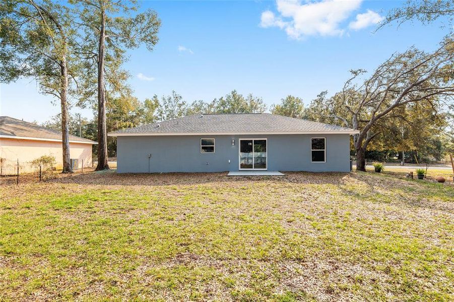 Exterior details and patio area of a home in , Dunnellon (Image 16).