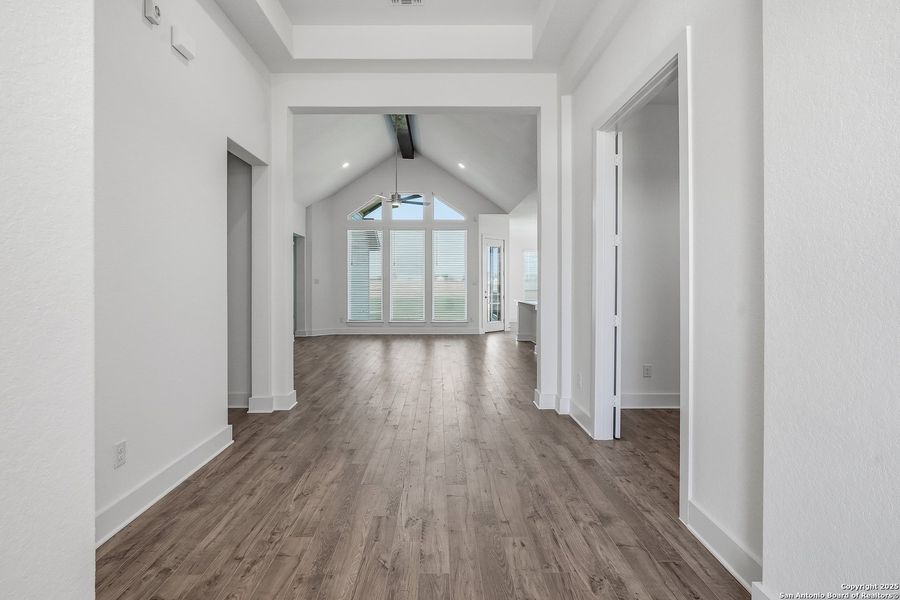 Spacious, unfurnished interior of a new home in Sienna Lakes, San Antonio (Image 43). Spacious, unfurnished interior of a new home in Sienna Lakes, San Antonio (Image 43).