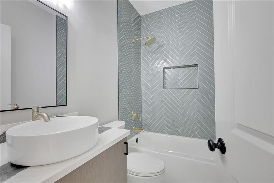 Furnished interior view inside a new home in , Atlanta (Image 33).