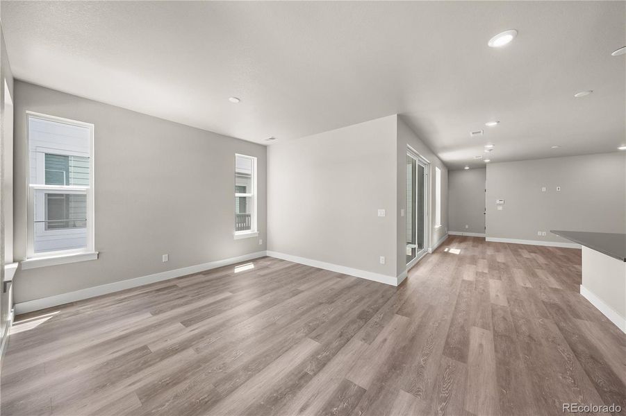 Spacious, unfurnished interior of a new home in Duet at Sterling Ranch, Littleton (Image 15).