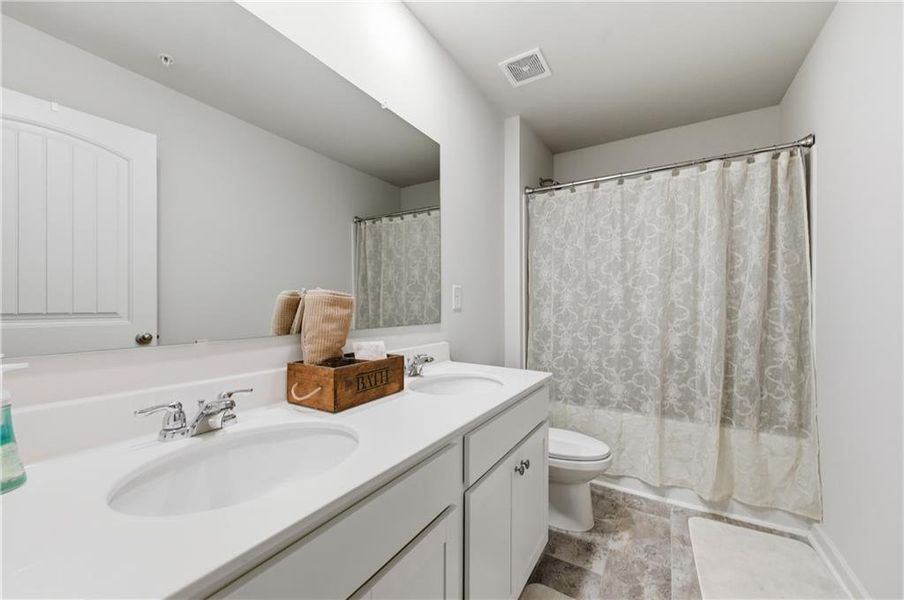 Furnished interior view inside a new home in Oakhurst Glen, Fairburn (Image 29). Furnished interior view inside a new home in Oakhurst Glen, Fairburn (Image 29).