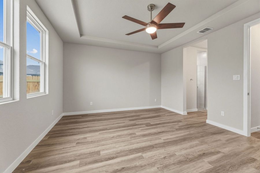 Spacious, unfurnished interior of a new home in Veranda Designer, San Antonio (Image 28).