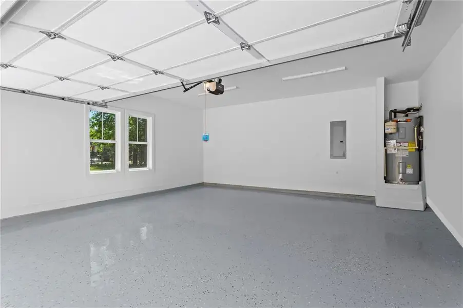 Spacious, unfurnished interior of a new home in , Marietta (Image 28).