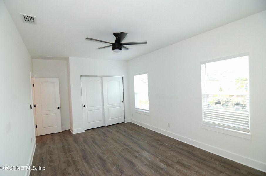 Spacious, unfurnished interior of a new home in , Jacksonville (Image 15).