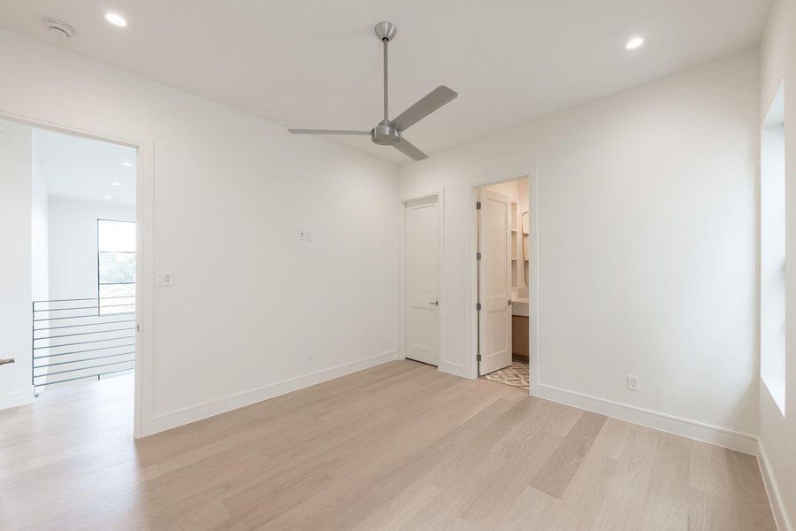 Great homes are remembered not only for their destination spaces, but for the way they move from one room to the next. Here, thoughtful transitions and a cohesive material palette create a sense of flow that carries throughout the residence.