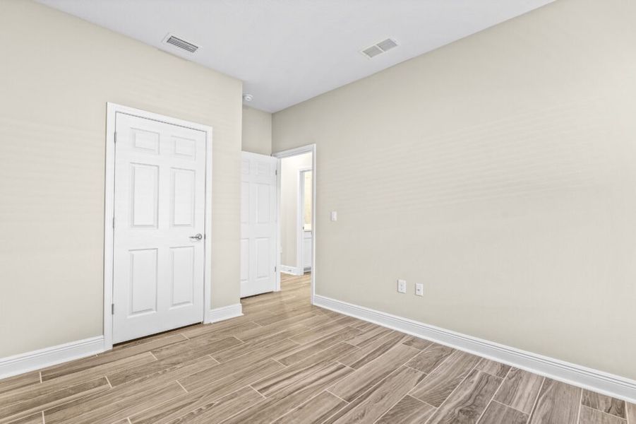 Spacious, unfurnished interior of a new home in Lake Merial, Panama City (Image 23).