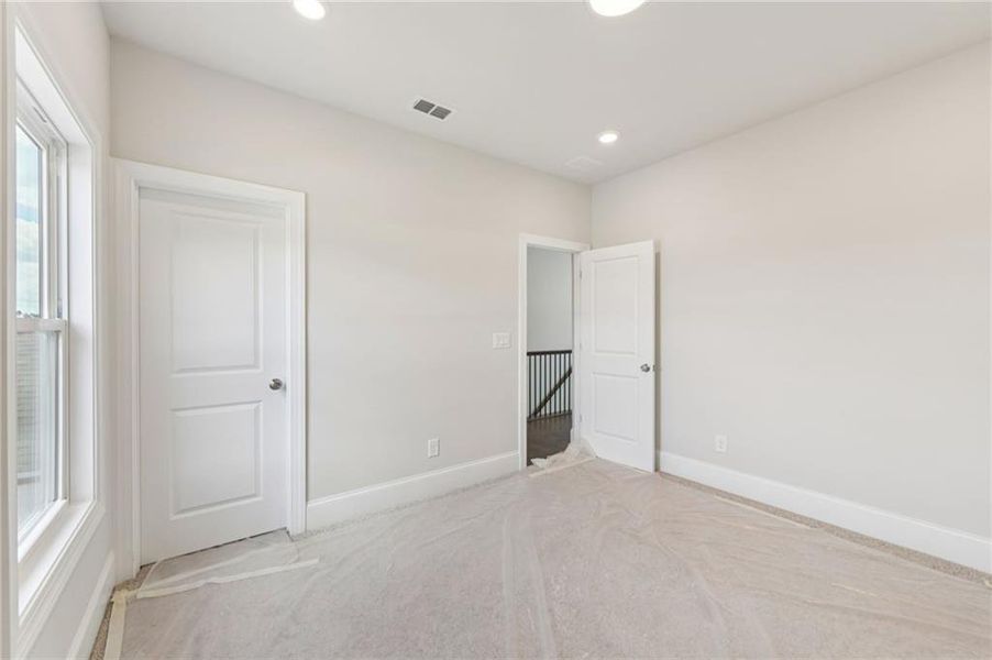 Spacious, unfurnished interior of a new home in Aberdeen, Hoschton (Image 42).