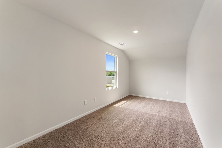 Spacious, unfurnished interior of a new home in Tucker Ridge, Pendleton (Image 22).