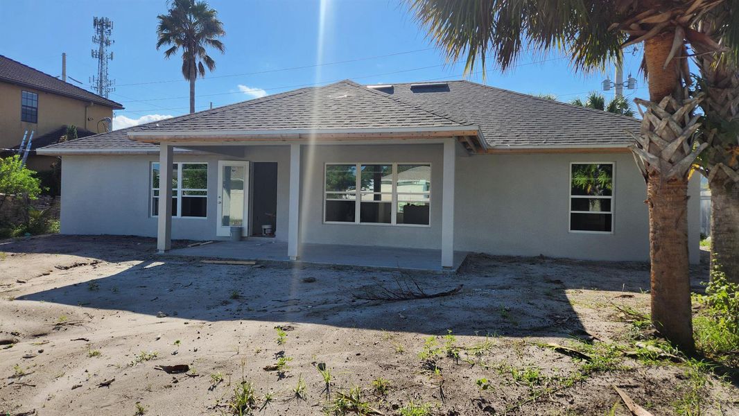 Exterior details and patio area of a home in , Port St. Lucie (Image 5).