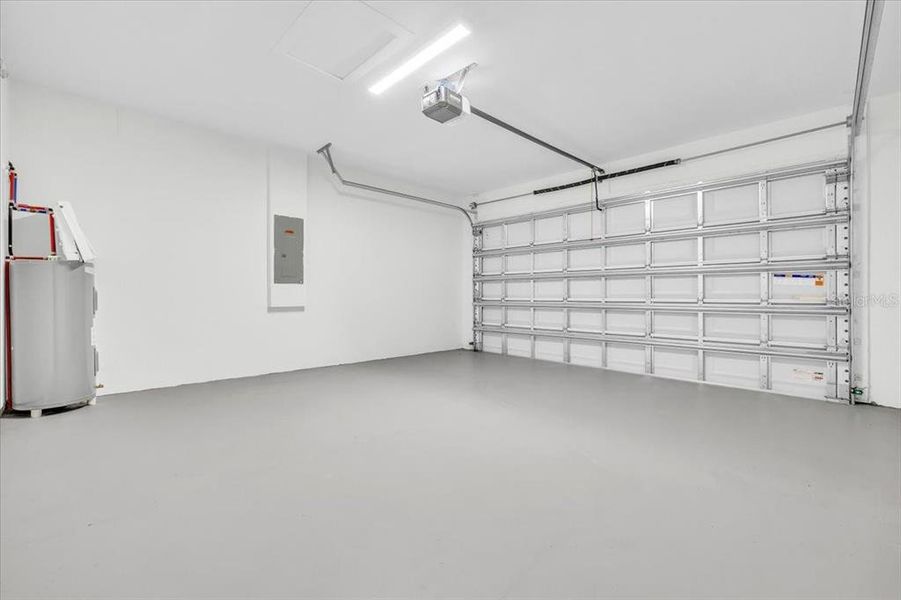 Spacious, unfurnished interior of a new home in , Port Charlotte (Image 35).