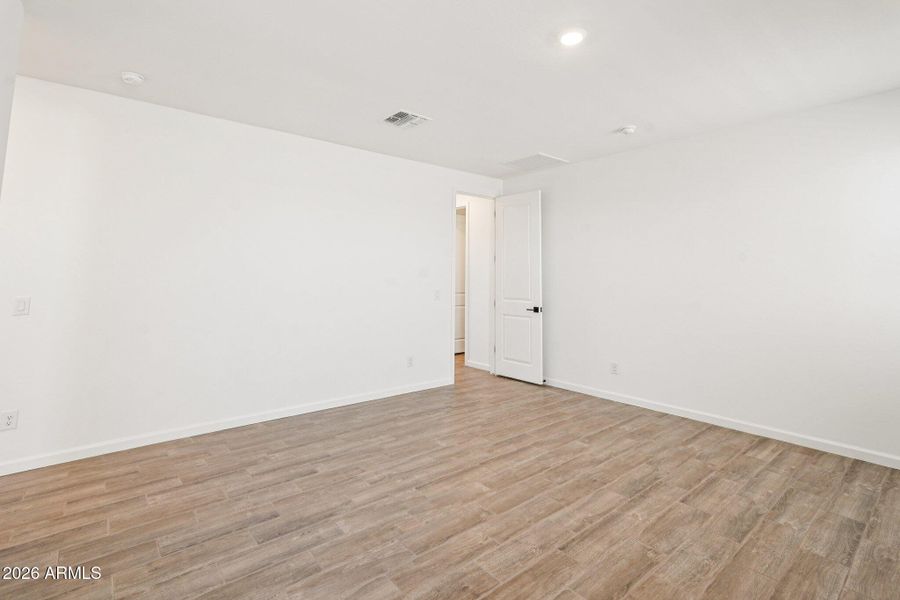 29-web-or-mls-S 95th Dr-S0904-029