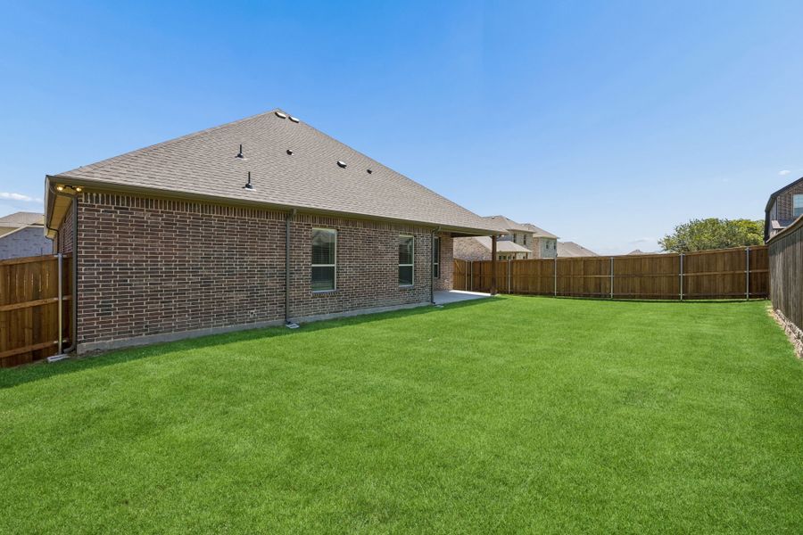 Exterior details and patio area of a home in Mayfield Farms, Arlington (Image 4).