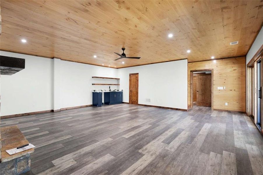 Spacious, unfurnished interior of a new home in , Mineral Bluff (Image 16).