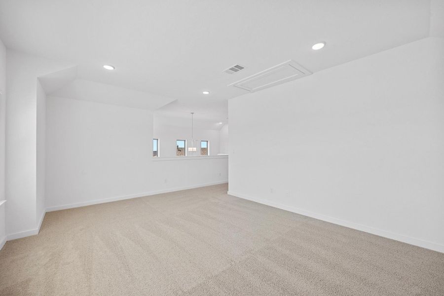 Spacious, unfurnished interior of a new home in Lakeside at Tessera, Lago Vista (Image 17).