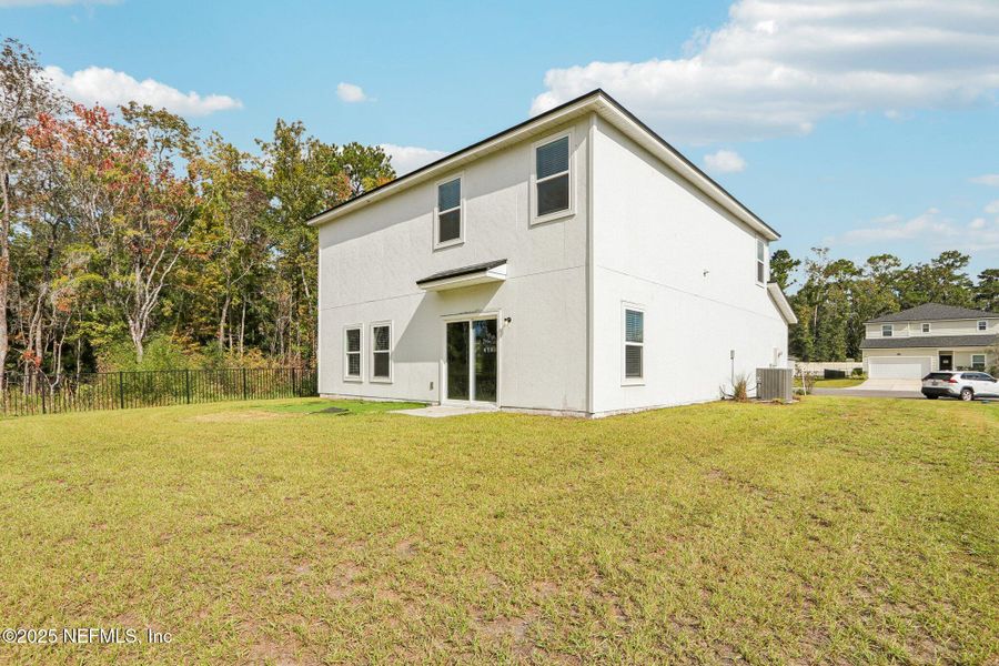 Exterior details and patio area of a home in , Jacksonville (Image 1).