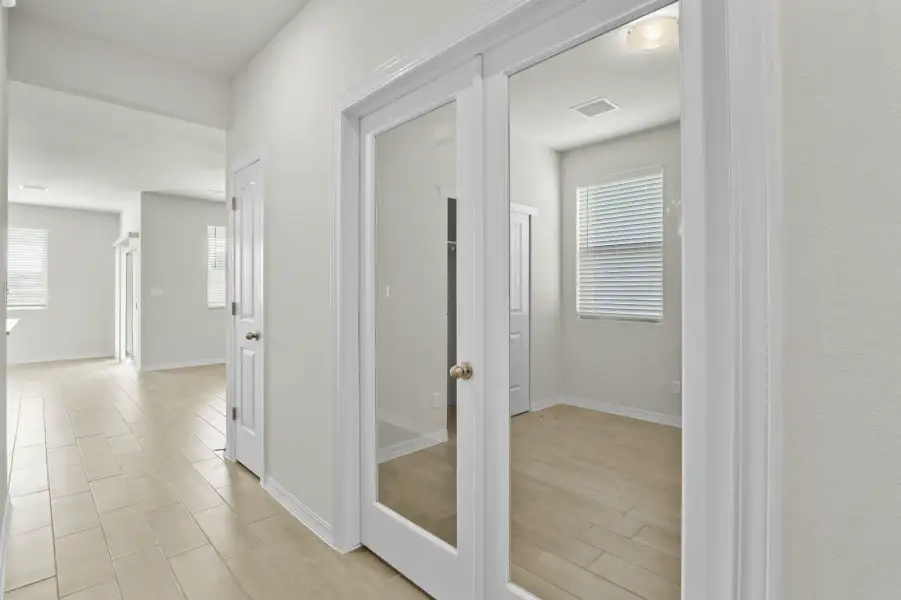 Representative unfurnished interior of a home built from the Prickly Pear by View Homes in Paseo del Este, El Paso (Image 17).