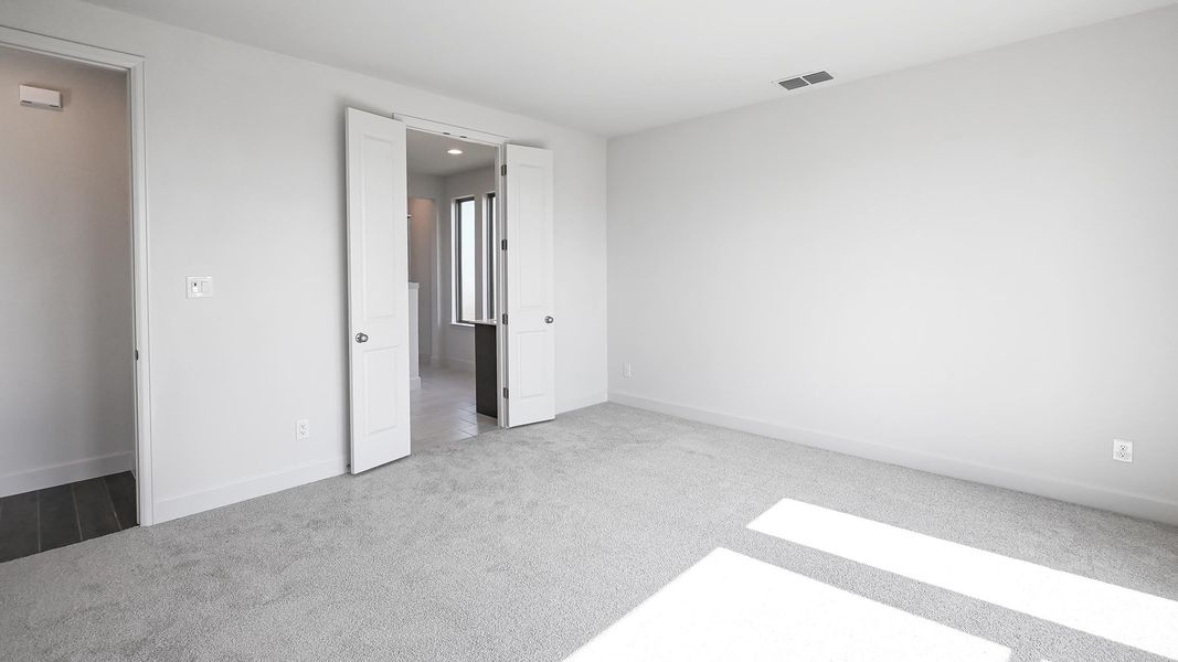 Spacious, unfurnished interior of a new home in The Parklands, Schertz (Image 14).