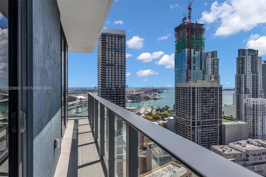 Condo located in Miami, FL showcasing its design and architecture (Image 21).
