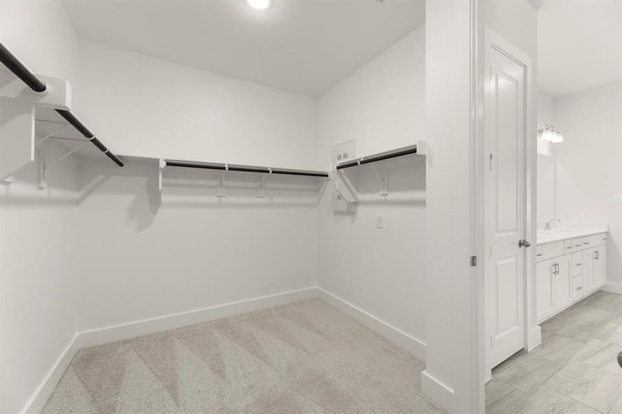 24. 7204 Camilla - Closet