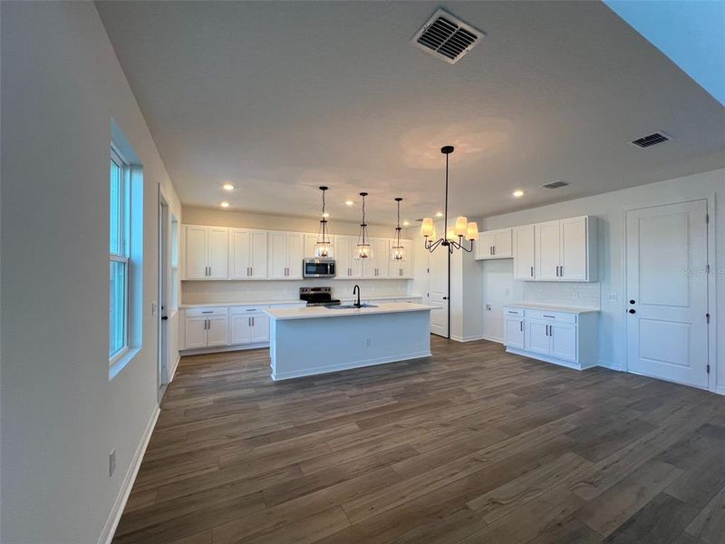Spacious, unfurnished interior of a new home in Hawks Run, Kissimmee (Image 21). Spacious, unfurnished interior of a new home in Hawks Run, Kissimmee (Image 21).