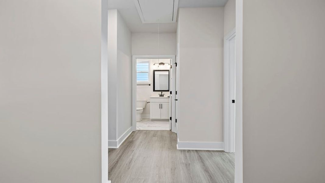 Spacious, unfurnished interior of a new home in Cottonwood Ridge, Piedmont (Image 16).