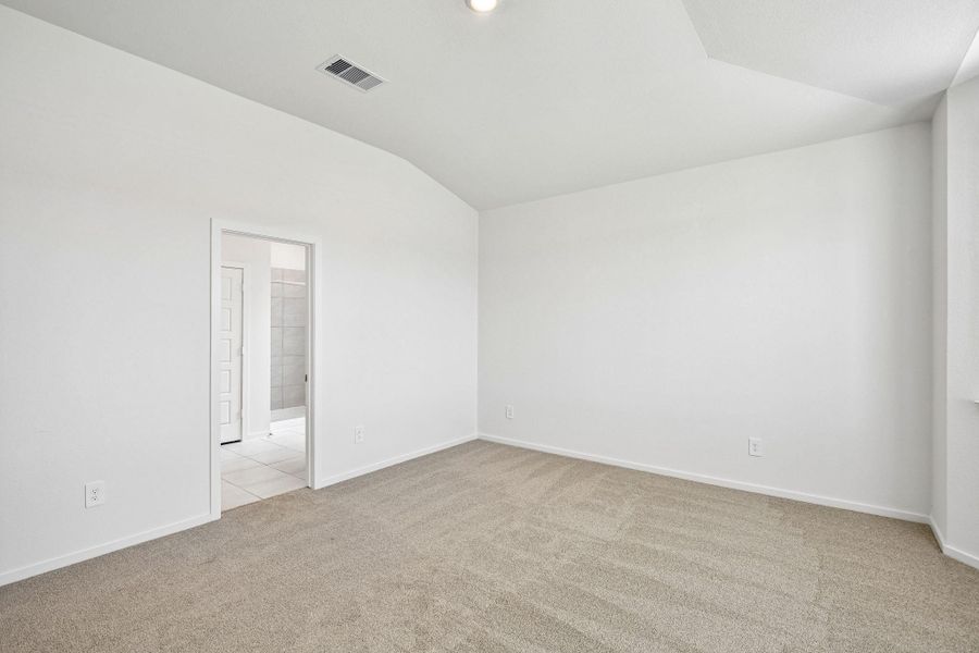 Spacious, unfurnished interior of a new home in Riviera Pines - Premier Series, Huffman (Image 44).