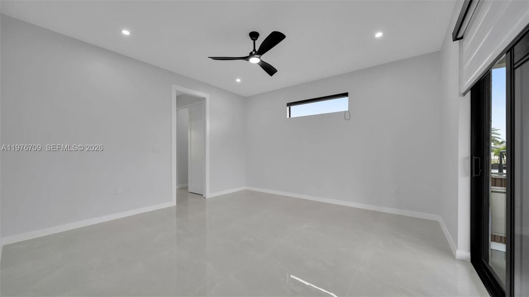Spacious, unfurnished interior of a new home in , Cape Coral (Image 35).