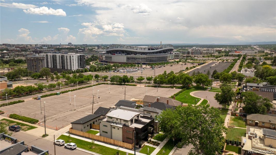 Live in the heart of the City! Live in the heart of the City!