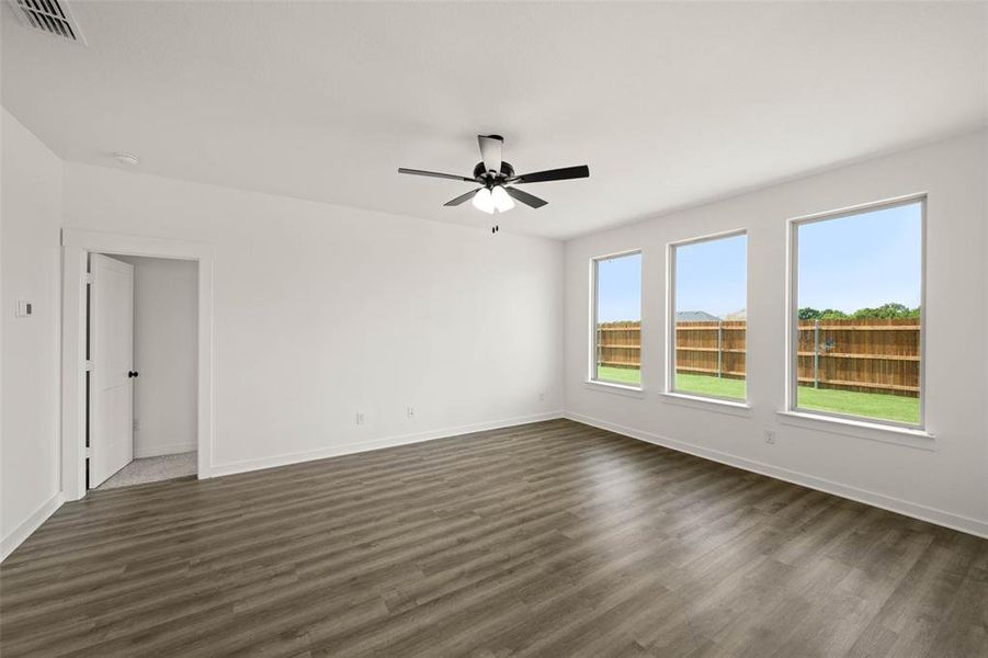 18_433 Wabash- Living Room-1 18_433 Wabash- Living Room-1