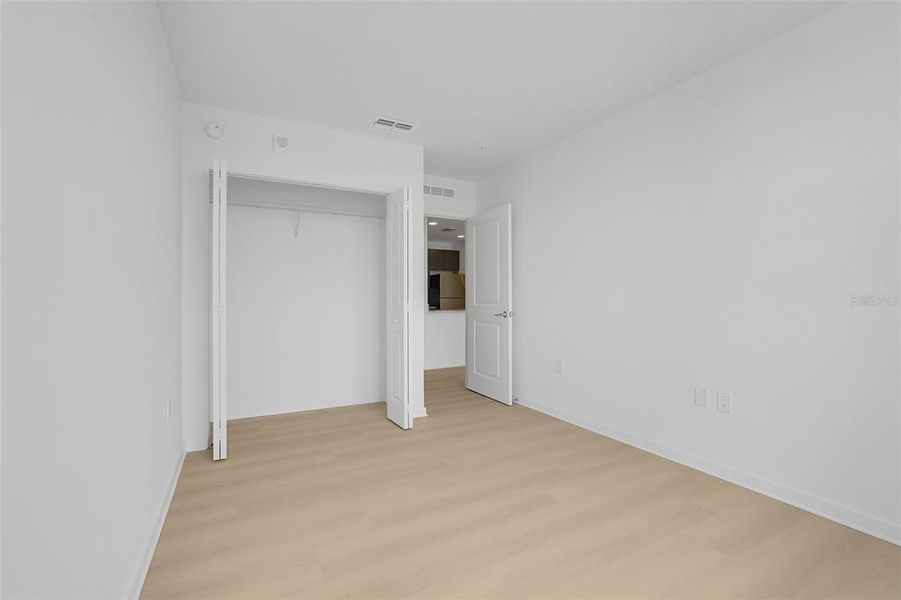 Spacious, unfurnished interior of a new home in , Orlando (Image 27).