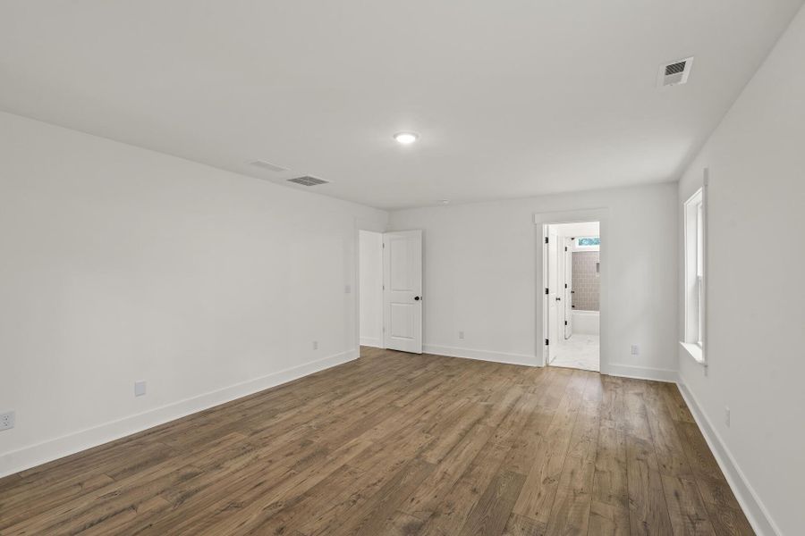 Spacious, unfurnished interior of a new home in , Mount Pleasant (Image 23).