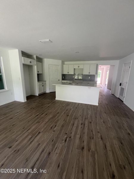 Spacious, unfurnished interior of a new home in , Jacksonville (Image 1).