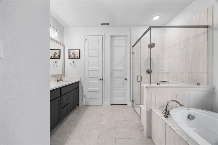 Furnished interior view inside a new home in Gideon Grove, Rockwall (Image 12).