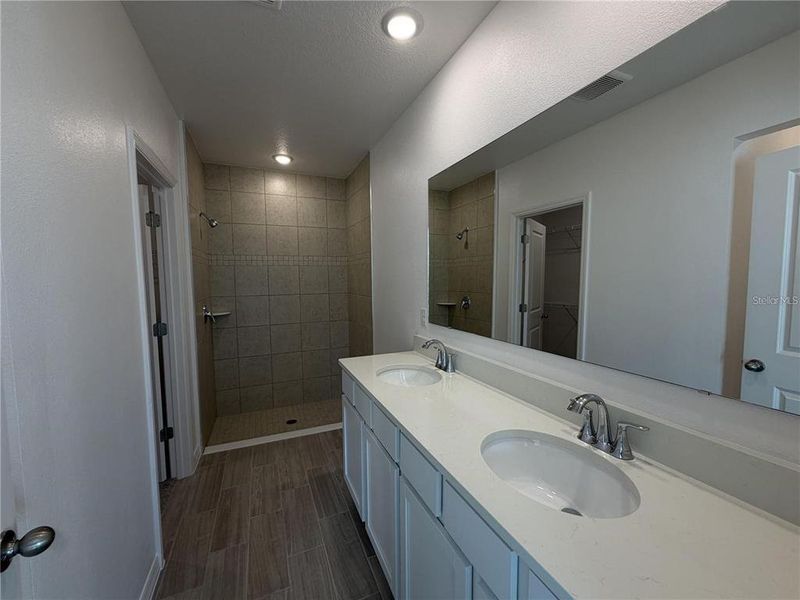 Furnished interior view inside a new home in Hammock Reserve, Haines City (Image 7).