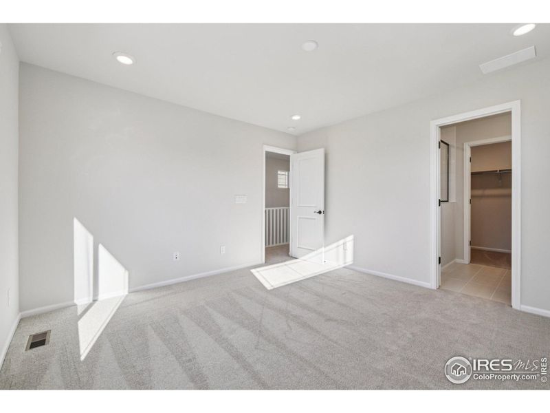 Spacious, unfurnished interior of a new home in The Villas Collection at Sterling Ranch, Littleton (Image 25).