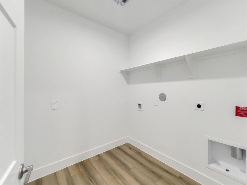 Spacious, unfurnished interior of a new home in Silverthorne, Conroe (Image 15). Spacious, unfurnished interior of a new home in Silverthorne, Conroe (Image 15).