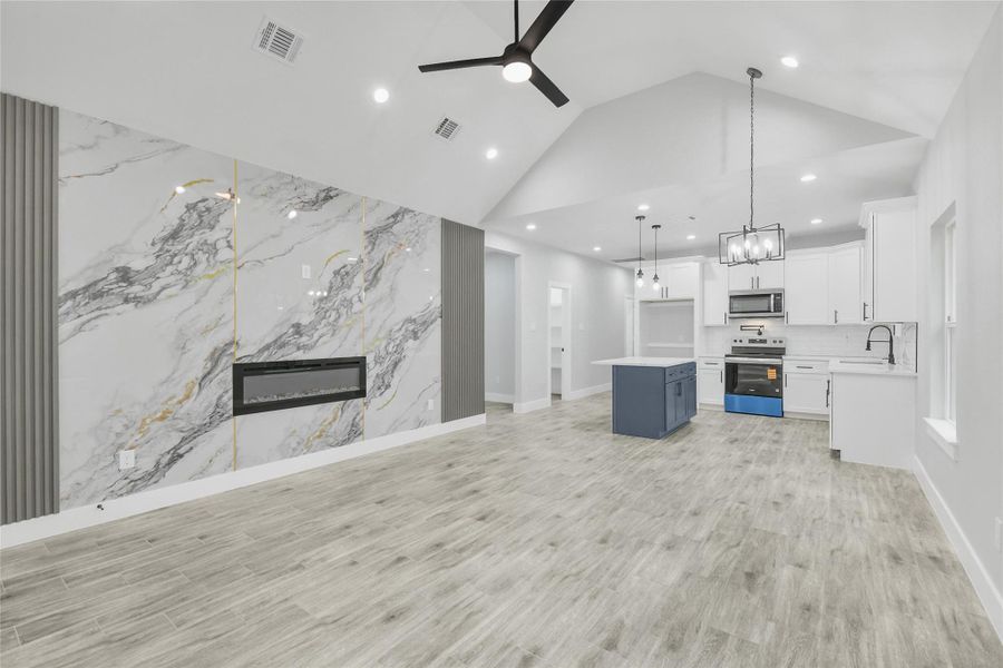 Spacious, unfurnished interior of a new home in , Willis (Image 28).