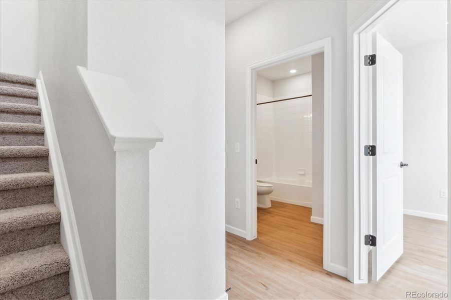 Spacious, unfurnished interior of a new home in Townhome Collection at Grand Vue at Interlocken, Broomfield (Image 18).