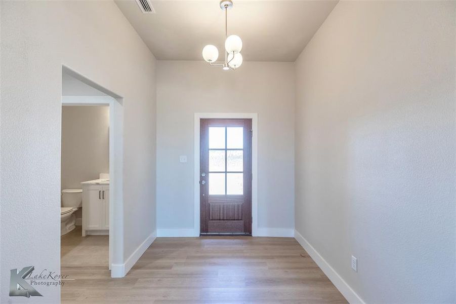 Spacious, unfurnished interior of a new home in , Abilene (Image 26).
