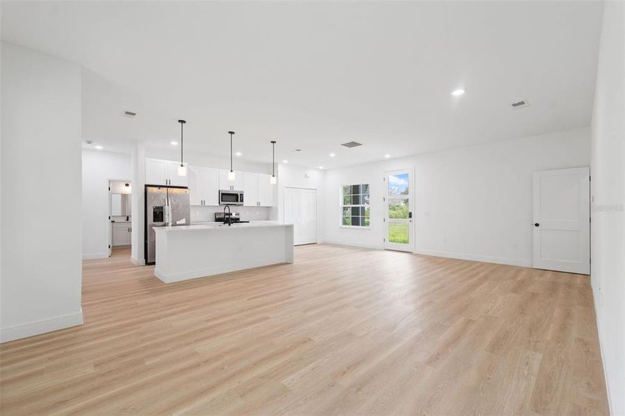 Spacious, unfurnished interior of a new home in , Ocala (Image 23).