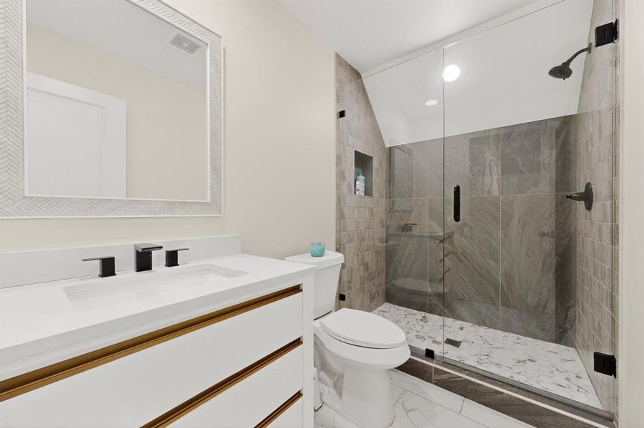 Furnished interior view inside a new home in , Mabank (Image 6).