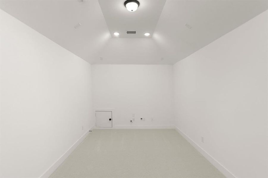 Spacious, unfurnished interior of a new home in Inspiration, Lucas (Image 30).