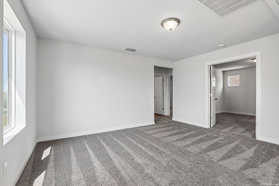 Spacious, unfurnished interior of a new home in Weston Oaks, San Antonio (Image 26).