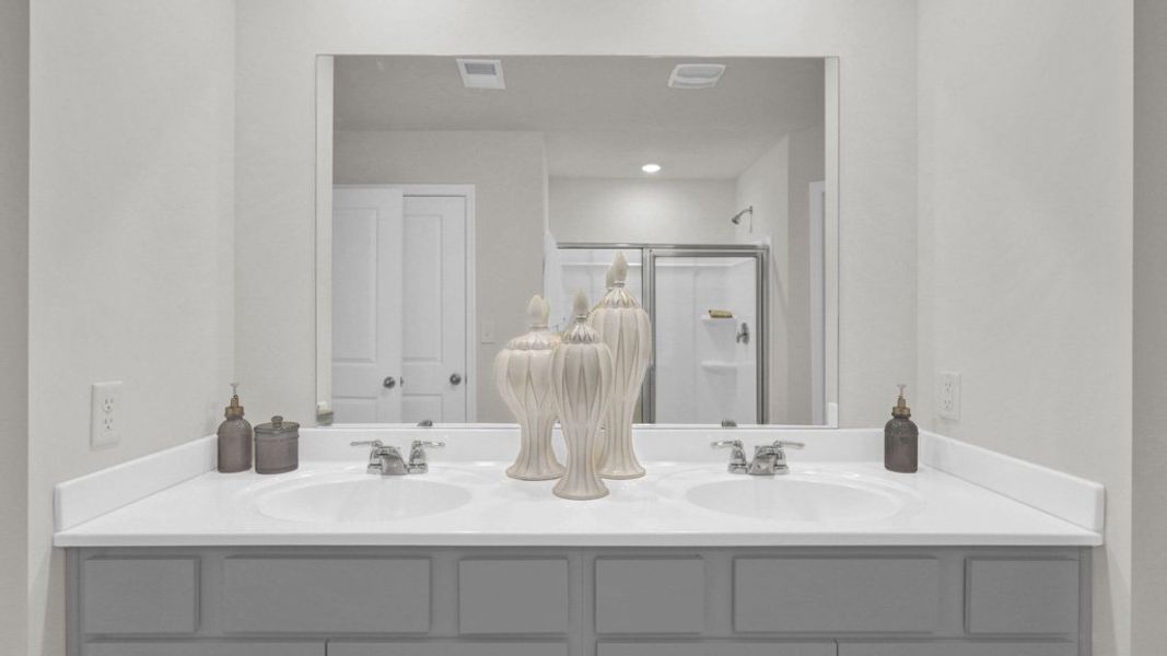 Close-up of interior finishes inside a home in Catlett Cove, Knoxville (Image 18).