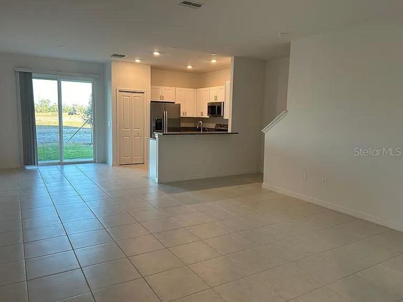 Spacious, unfurnished interior of a new home in , Palmetto (Image 10).