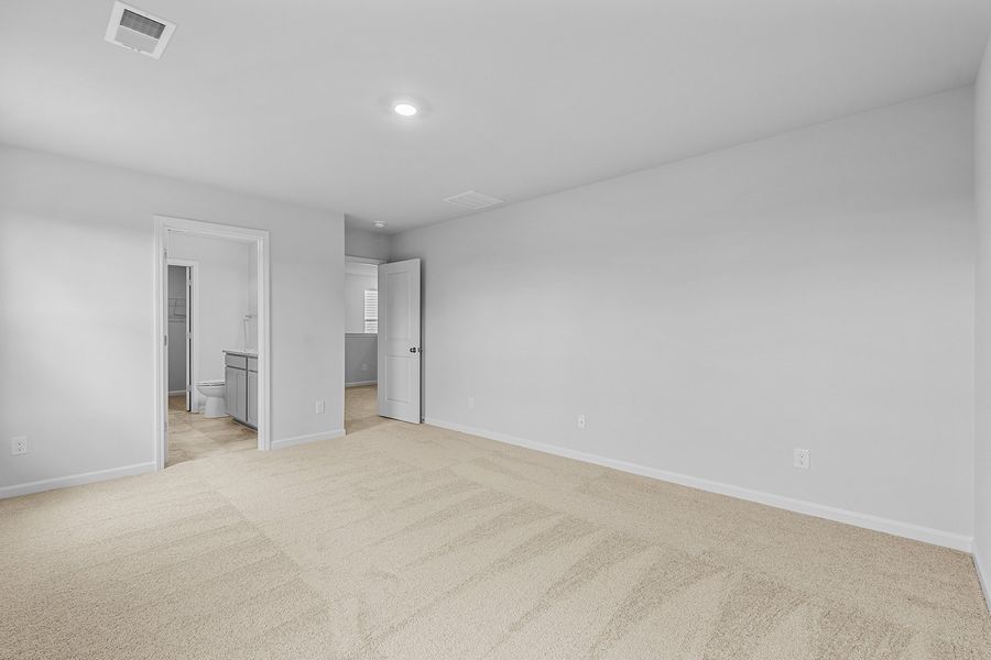 Spacious, unfurnished interior of a new home in Bell West, Kernersville (Image 27).