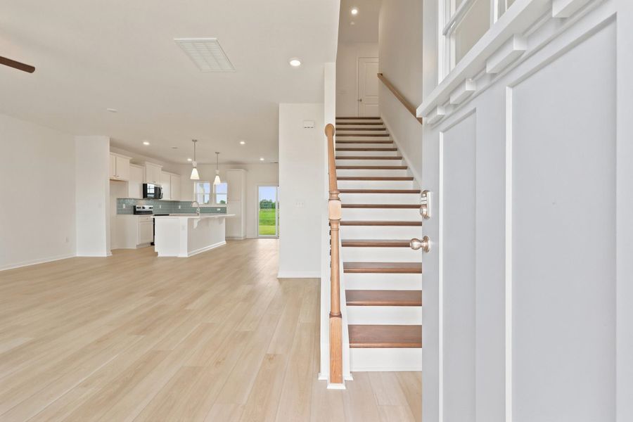 Spacious, unfurnished interior of a new home in Edgefield, Loris (Image 16).
