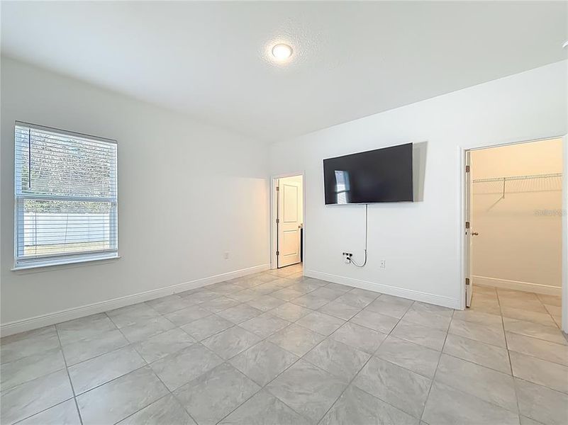 Spacious, unfurnished interior of a new home in , Ocala (Image 25).